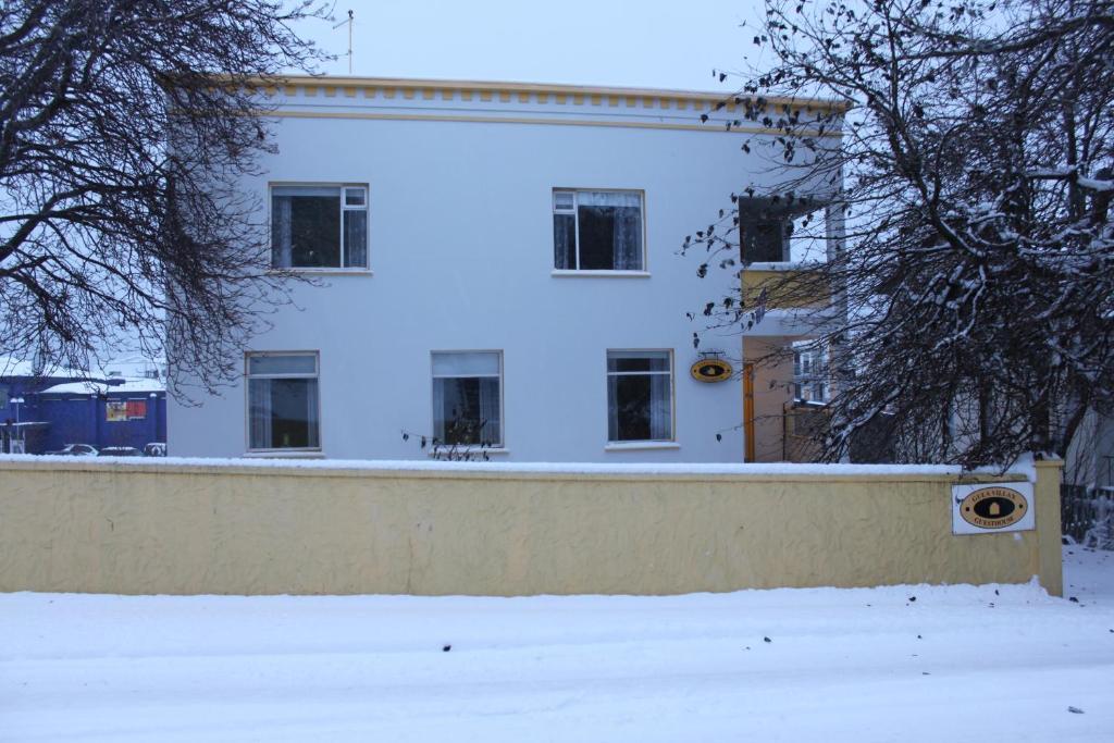 Gula Villan Guesthouse 阿克雷里 外观 照片