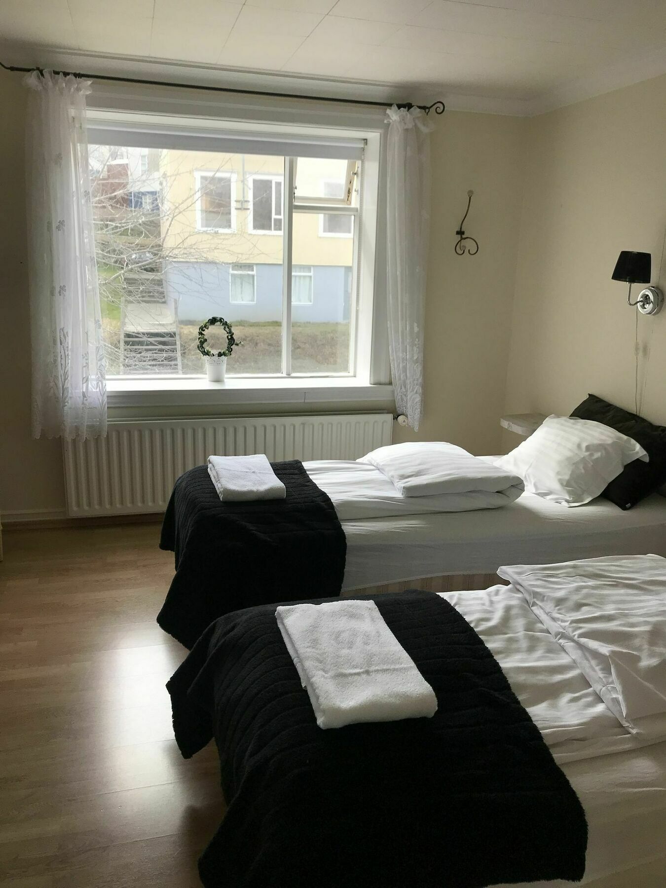 Gula Villan Guesthouse 阿克雷里 外观 照片